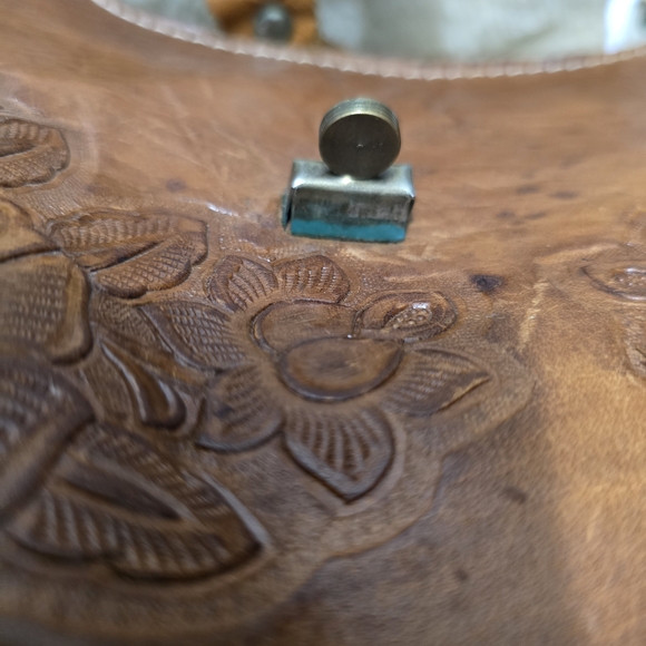 Stylish Brown Leather Saddle Purse. Crossbody Bag - Picture 16 of 17